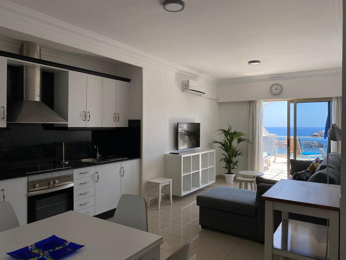 Billy'S Beachfront Apartment With Pool Access Puerto De Mogan Luaran gambar