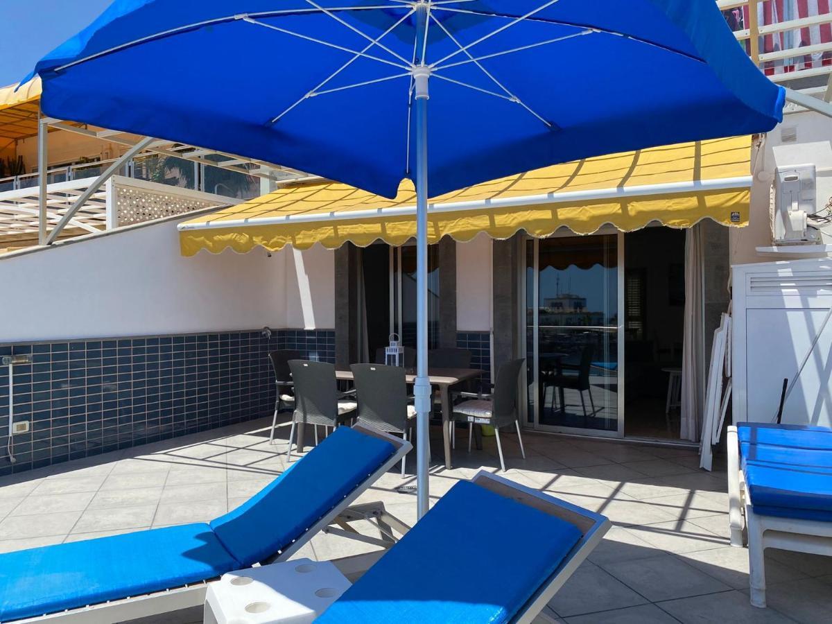 Billy'S Beachfront Apartment With Pool Access Puerto De Mogan Luaran gambar