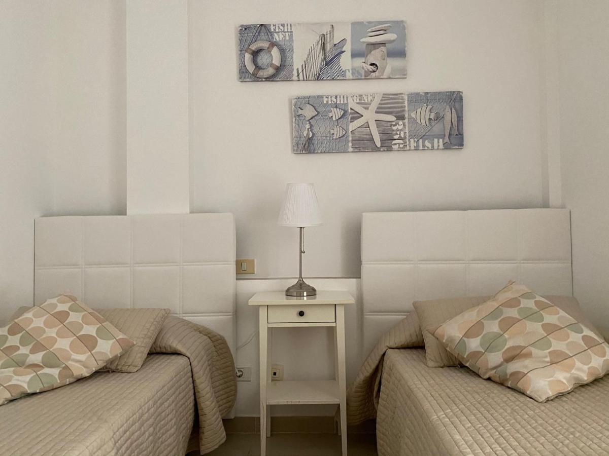 Billy'S Beachfront Apartment With Pool Access Puerto De Mogan Luaran gambar
