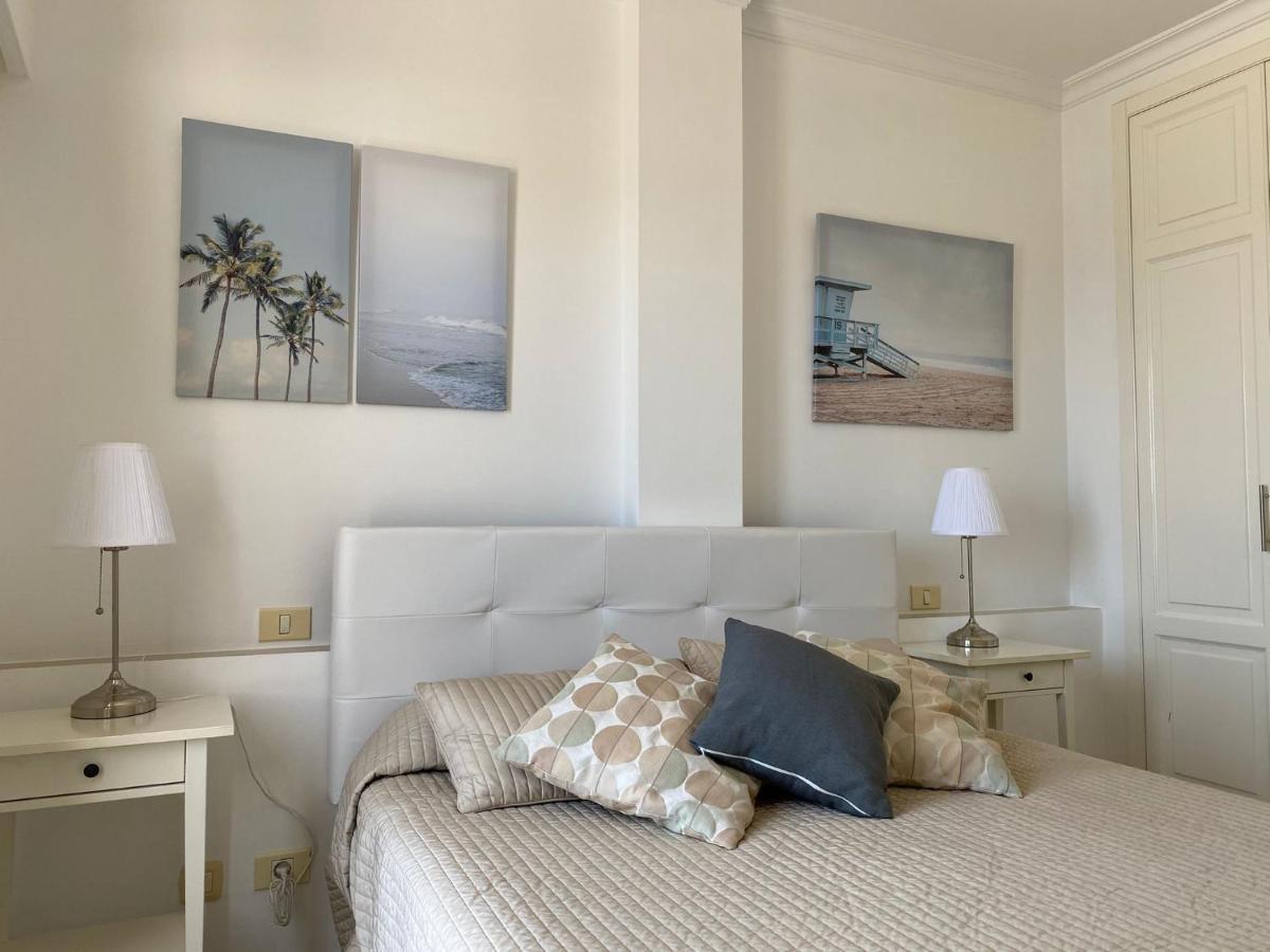 Billy'S Beachfront Apartment With Pool Access Puerto De Mogan Luaran gambar
